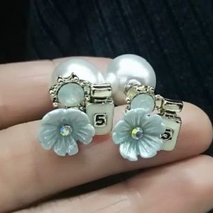 NWT FAMOUS DESIGN GOLDEN FLOWER PEARL STUD EARRING JEWELRY